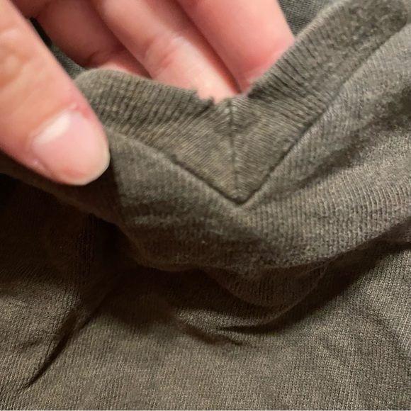 Old Navy Long Sleeved V-Neck Tee - Picture 4 of 9